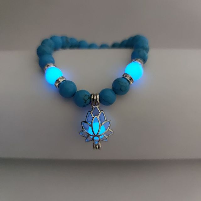 Pulsera de piedra natural que brilla en la oscuridad