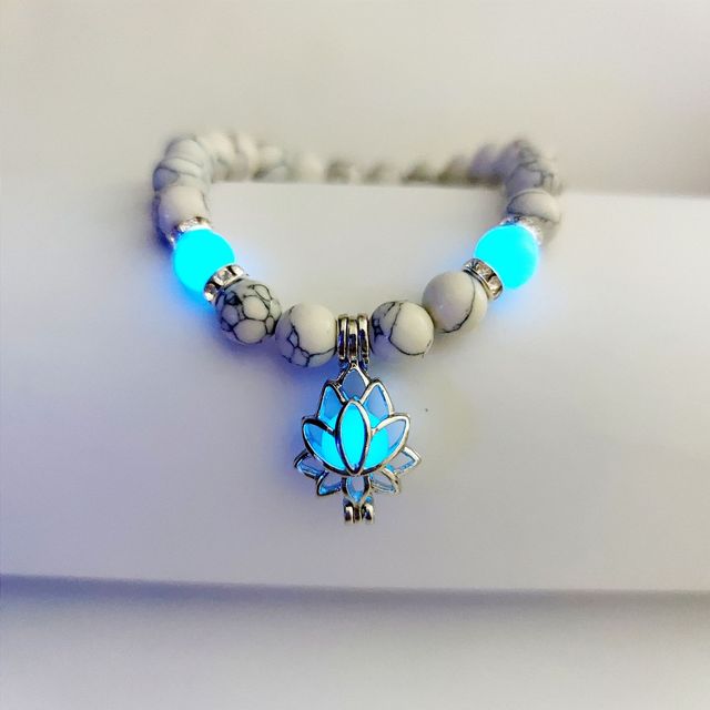 Pulsera de piedra natural que brilla en la oscuridad